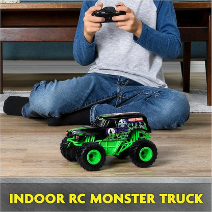 Monster Jam Official Grave Digger Remote Control Monster Truck, 1:24 Scale, 2.4 GHz, for Ages 4 and Up, Pack of 1, Multicolor