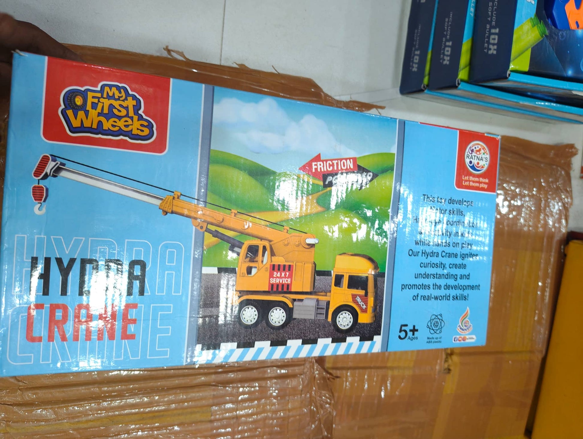 Cranberry hydraulic crane toy for 5 years and up with friction action and colorful design